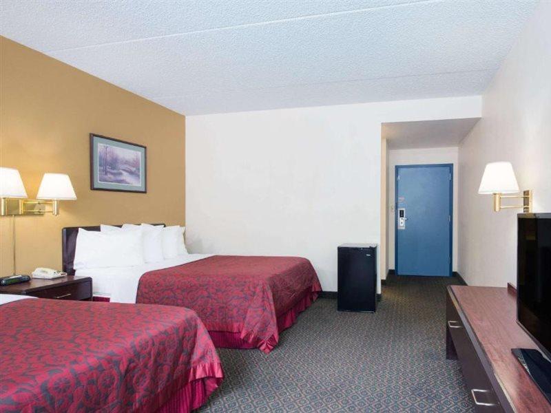 Days Inn By Wyndham Chambersburg Exterior photo