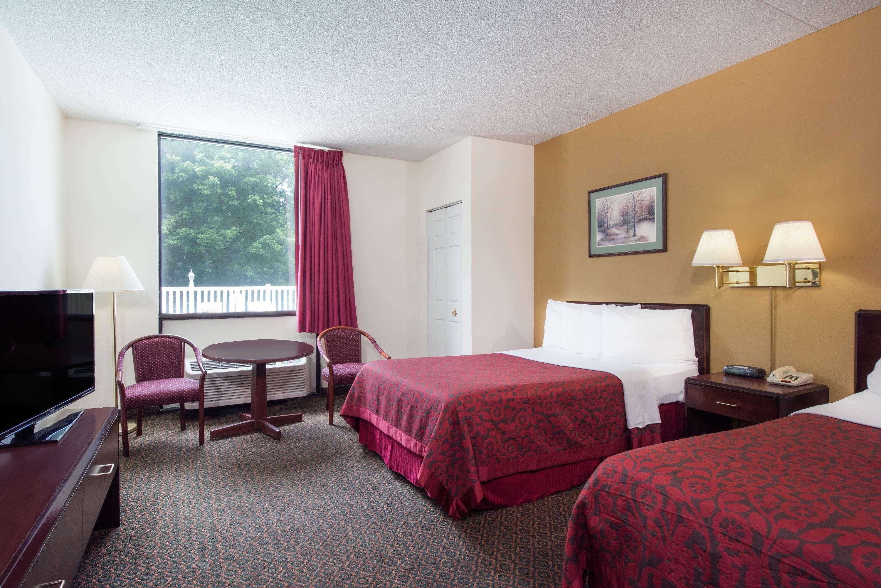 Days Inn By Wyndham Chambersburg Exterior photo