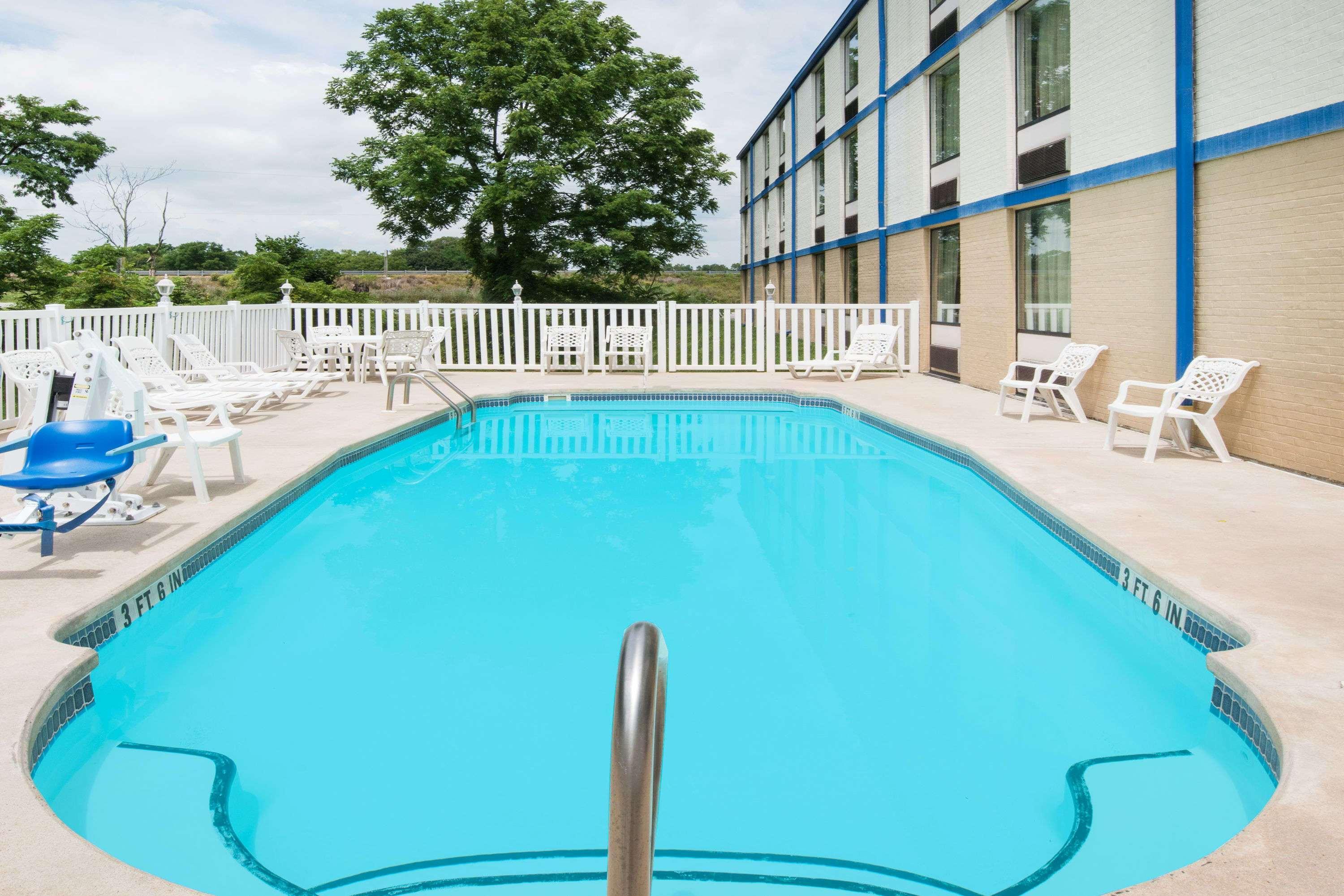 Days Inn By Wyndham Chambersburg Exterior photo